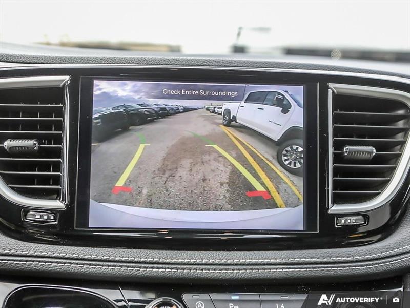 chrysler Pacifica 2023 - 17