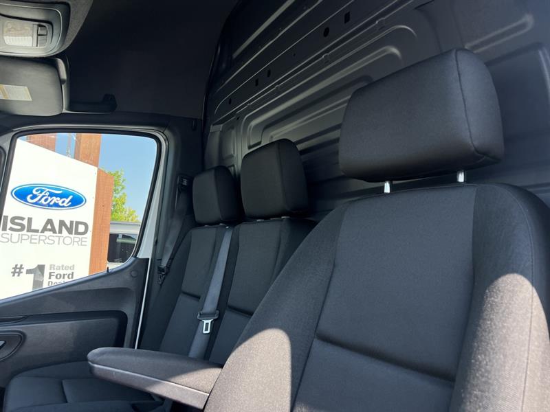 mercedes-benz Sprinter Cargo Van 2022 - 22