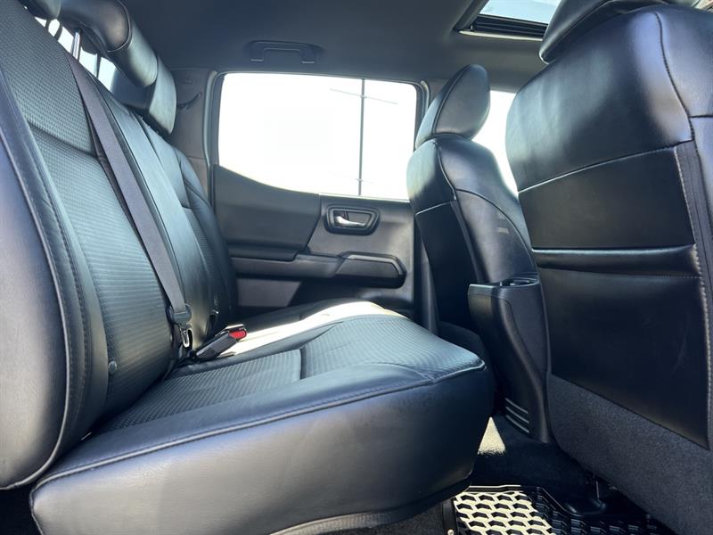 toyota Tacoma 2021 - 24