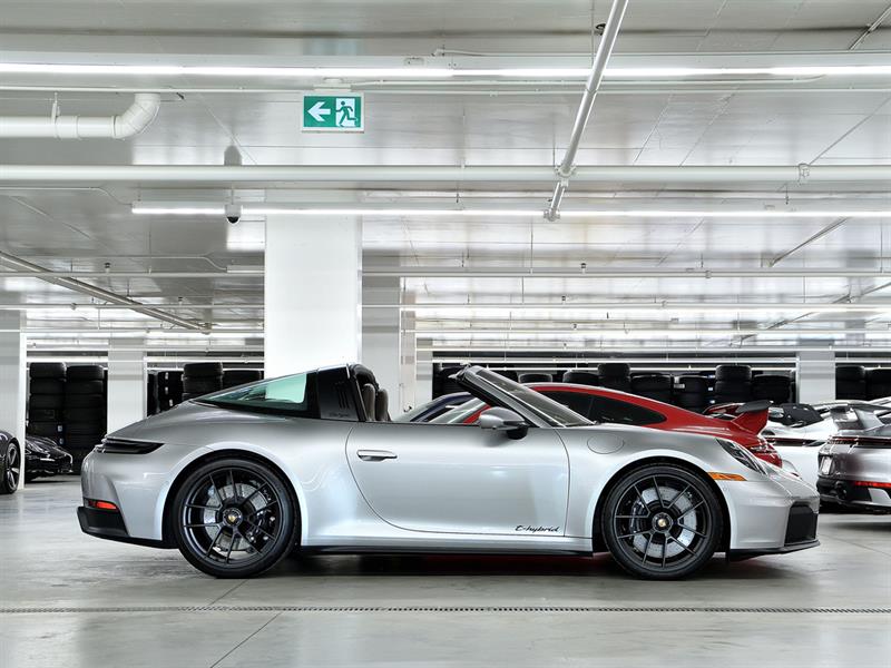 porsche 911 2025 - 2