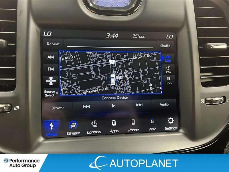 chrysler 300 2023 - 18