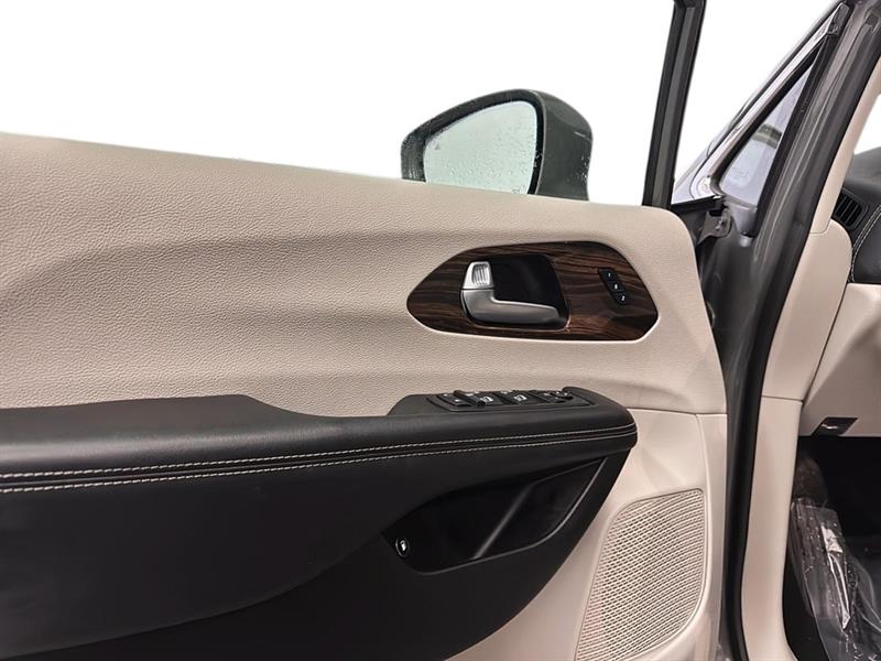 chrysler Pacifica 2021 - 14