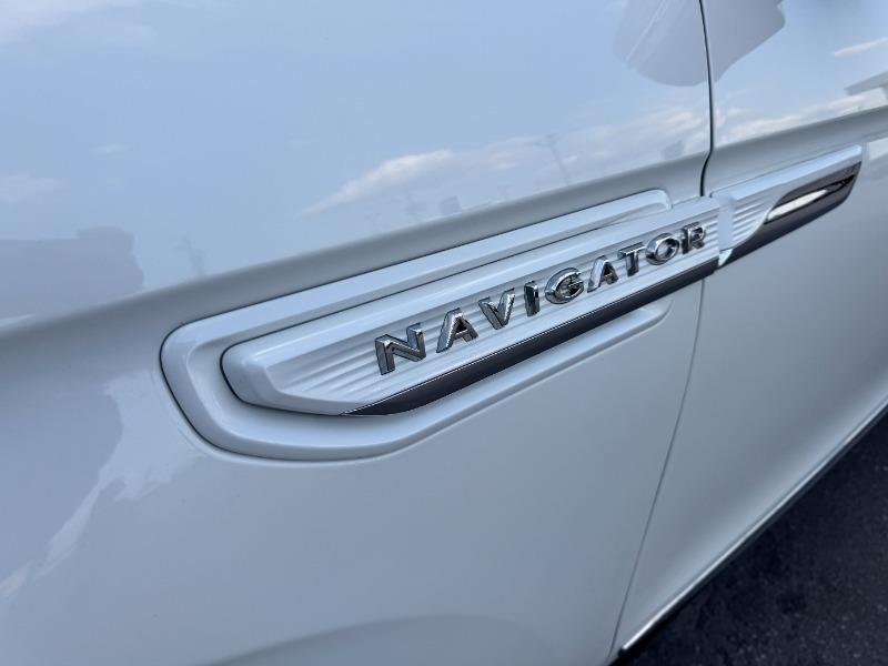lincoln Navigator L 2022 - 16