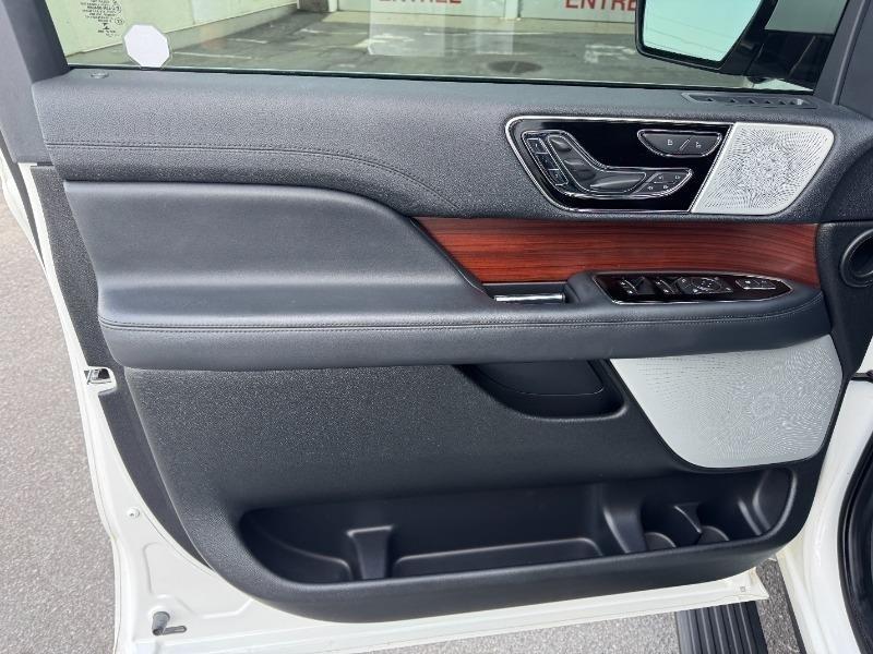 lincoln Navigator L 2022 - 17