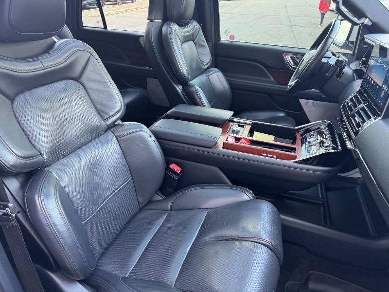 lincoln Navigator L 2022 - 26