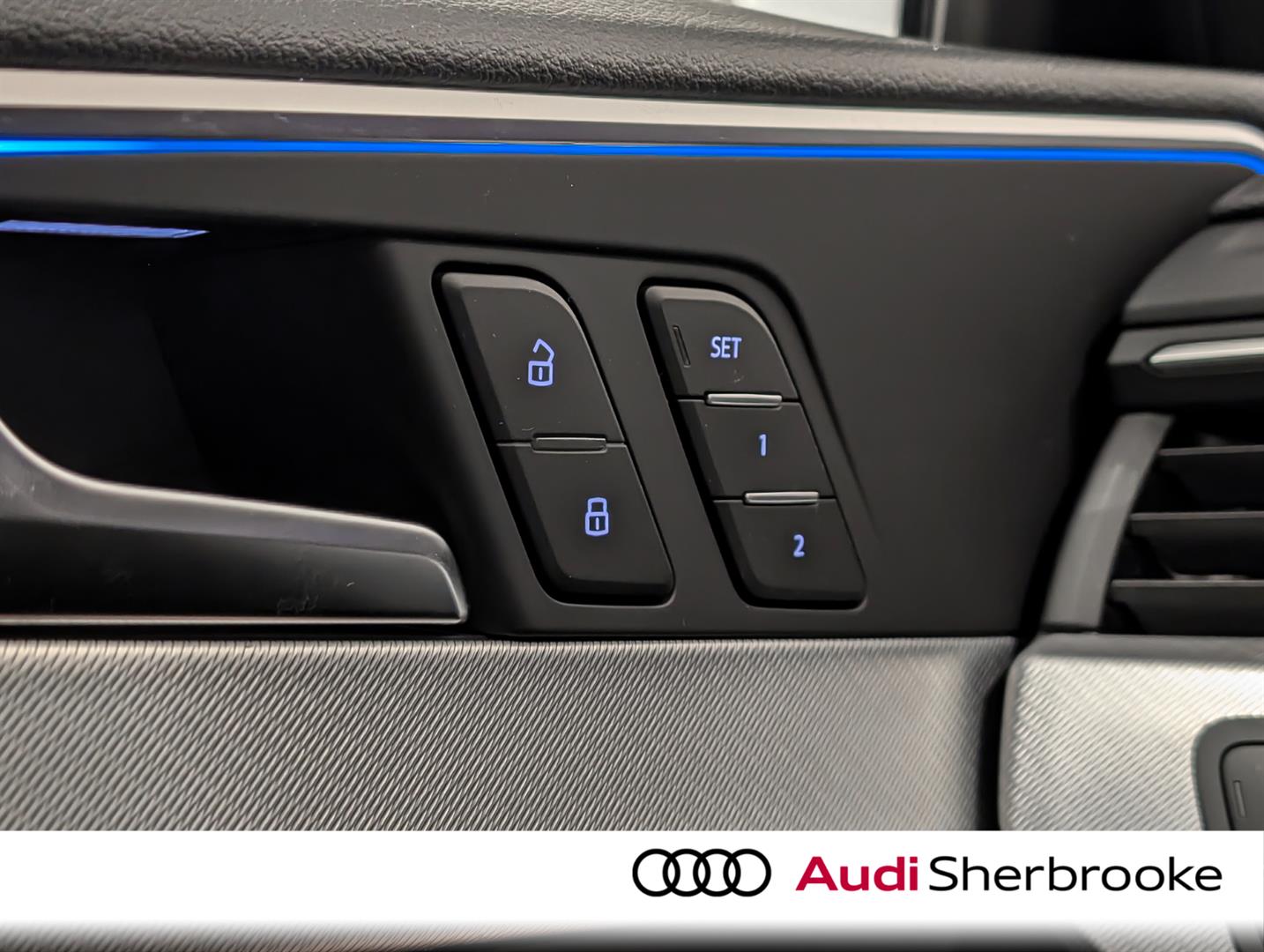 audi A4 Sedan 2022 - 25