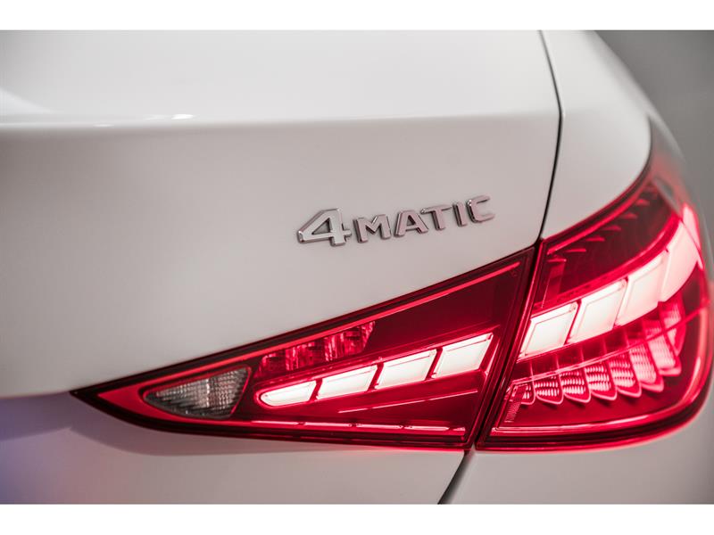 mercedes-benz C300 2023 - 9