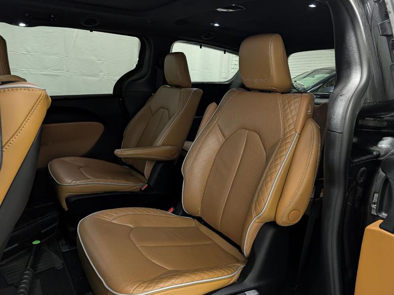 chrysler Pacifica Hybrid 2023 - 8