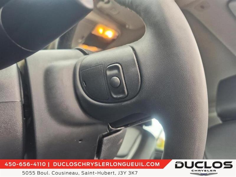 chrysler 300 2023 - 17