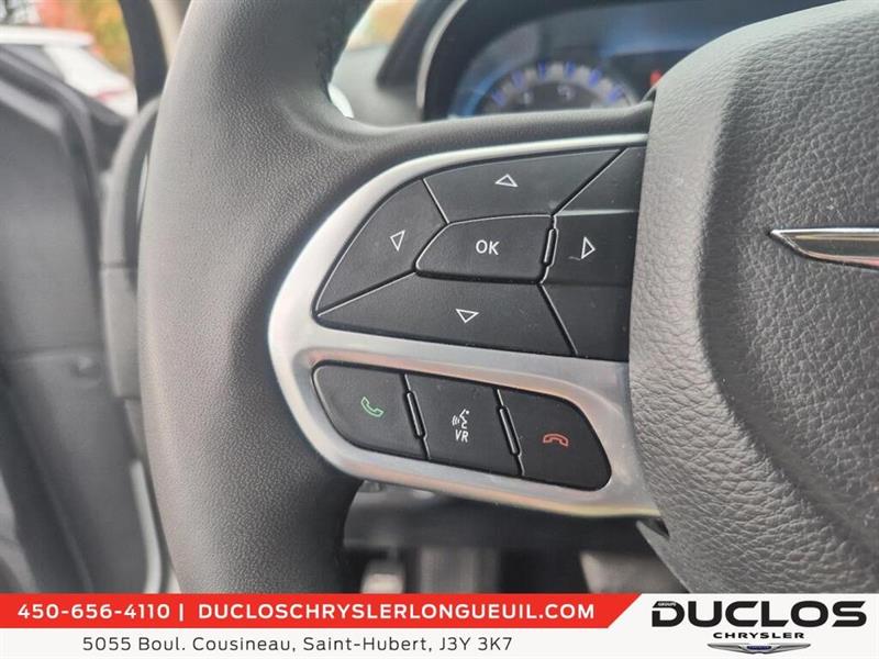 chrysler 300 2023 - 18