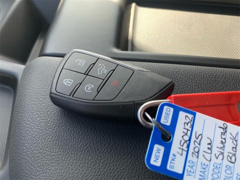 chevrolet Silverado 1500 2025 - 27