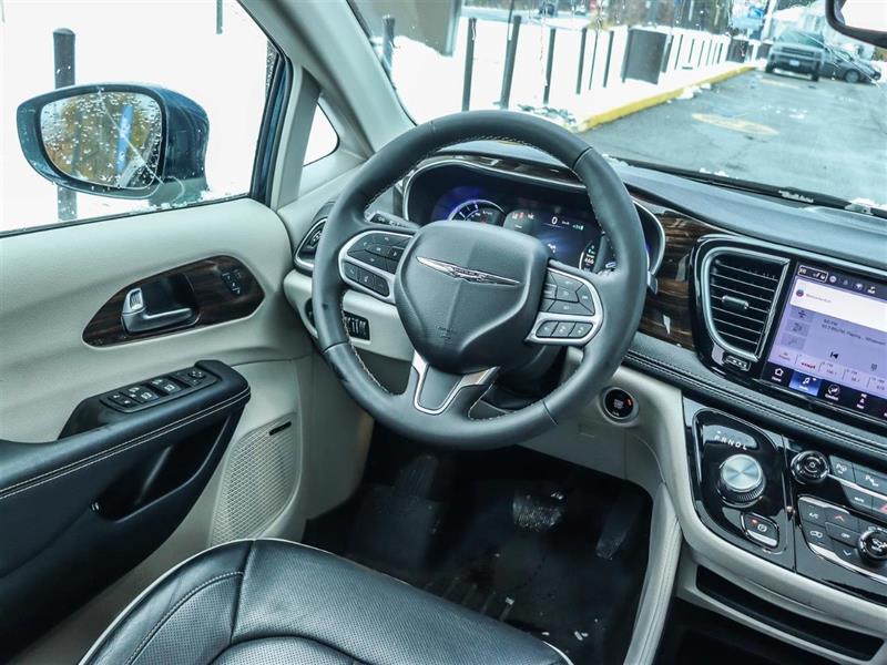 chrysler Pacifica Hybrid 2022 - 13