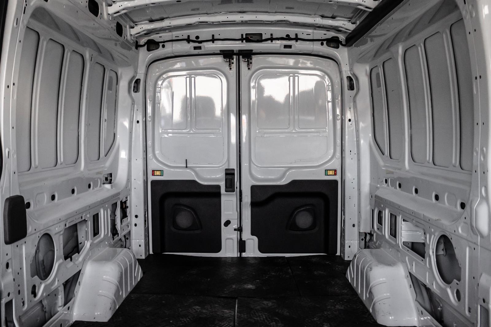 ford Transit Cargo Van 2023 - 17