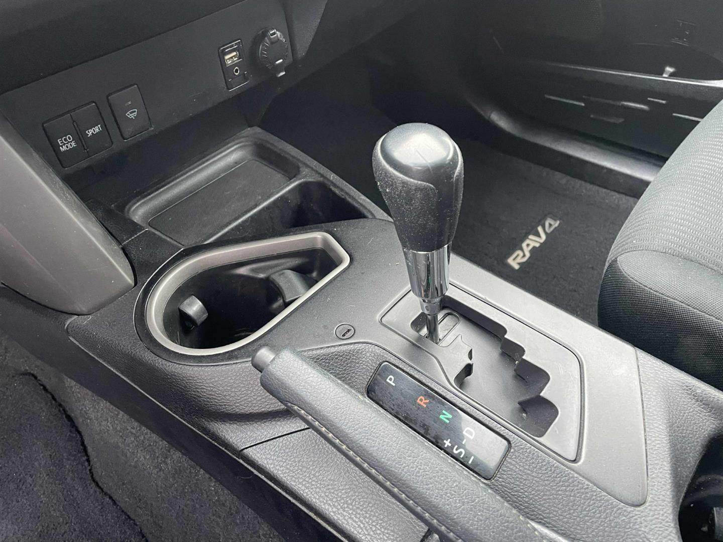 toyota RAV4 2016 - 10