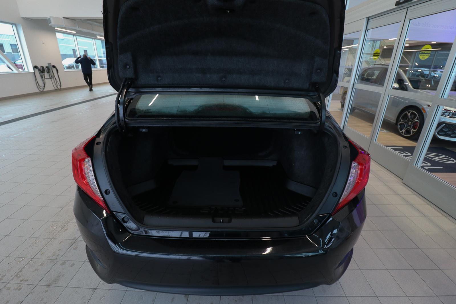 honda Civic Sedan 2018 - 17