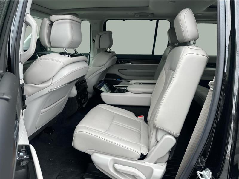 jeep Grand Wagoneer 2022 - 11