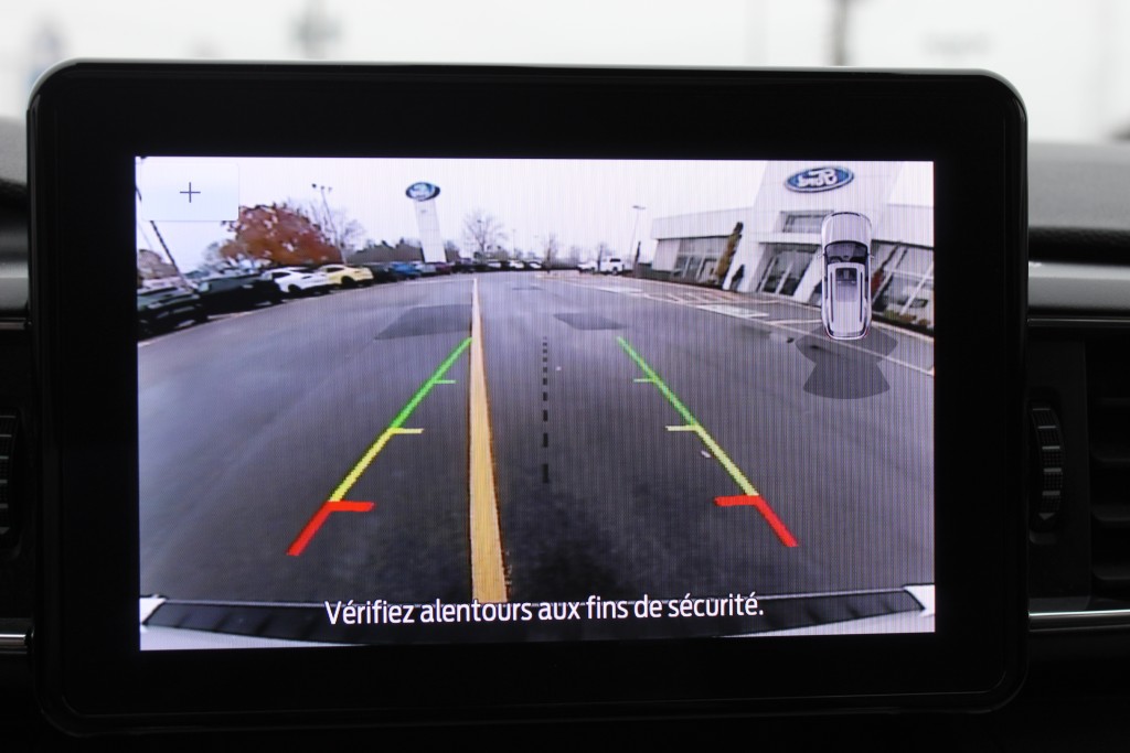 ford Explorer 2022 - 26