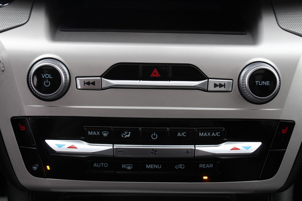 ford Explorer 2022 - 27