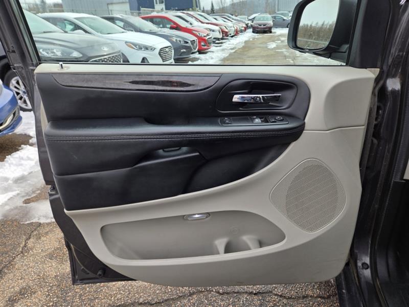 dodge Grand Caravan 2016 - 24