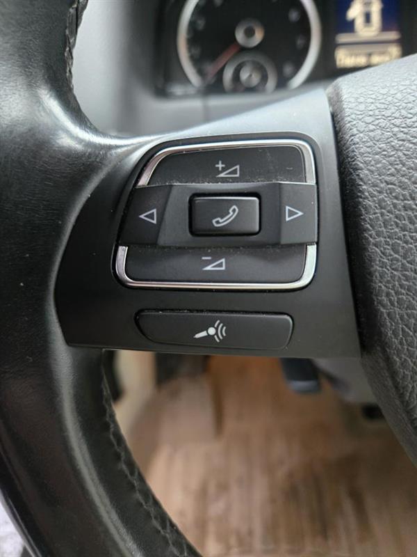 2013 Volkswagen Tiguan - Image 18