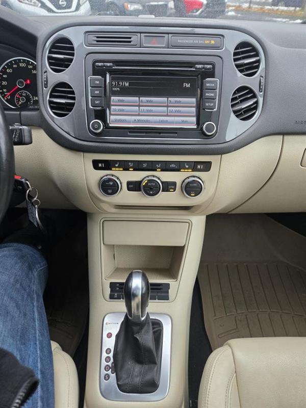 2013 Volkswagen Tiguan - Image 20