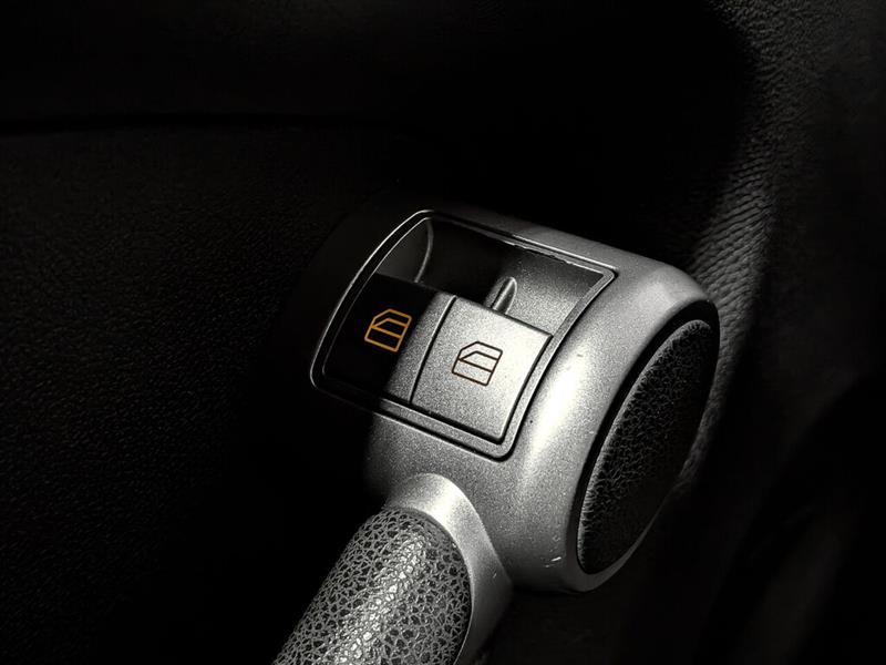 mercedes-benz SLK-Class 2011 - 19