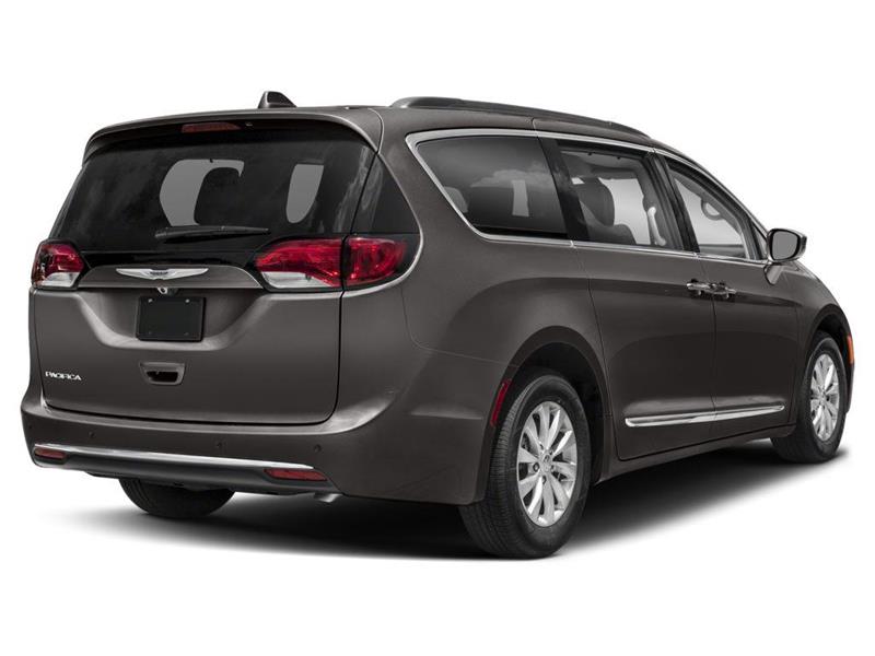 chrysler Pacifica 2017 - 3