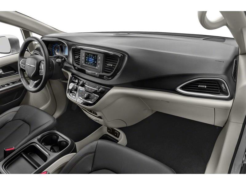 chrysler Pacifica 2017 - 11