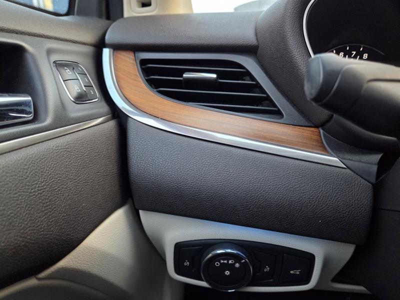 lincoln MKC 2015 - 28