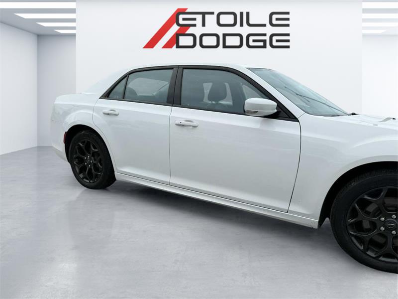 chrysler 300 2023 - 5