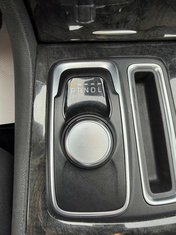 chrysler 300 2023 - 10