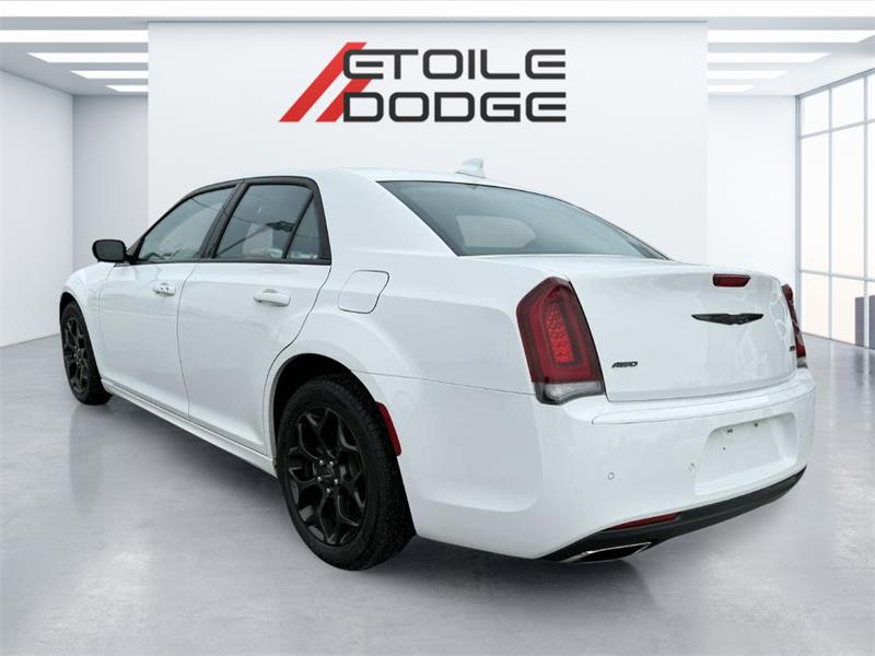 chrysler 300 2023 - 19