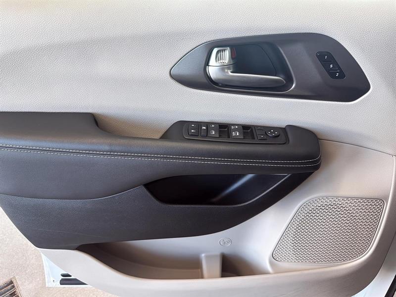 chrysler Pacifica 2024 - 11