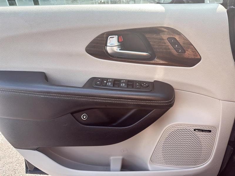 chrysler Pacifica Hybrid 2022 - 12