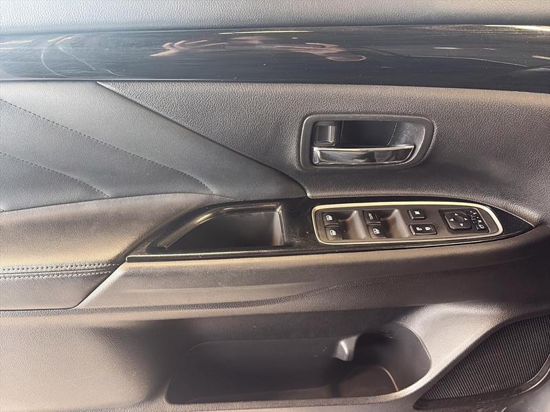 mitsubishi Outlander rechargeable 2018 - 11