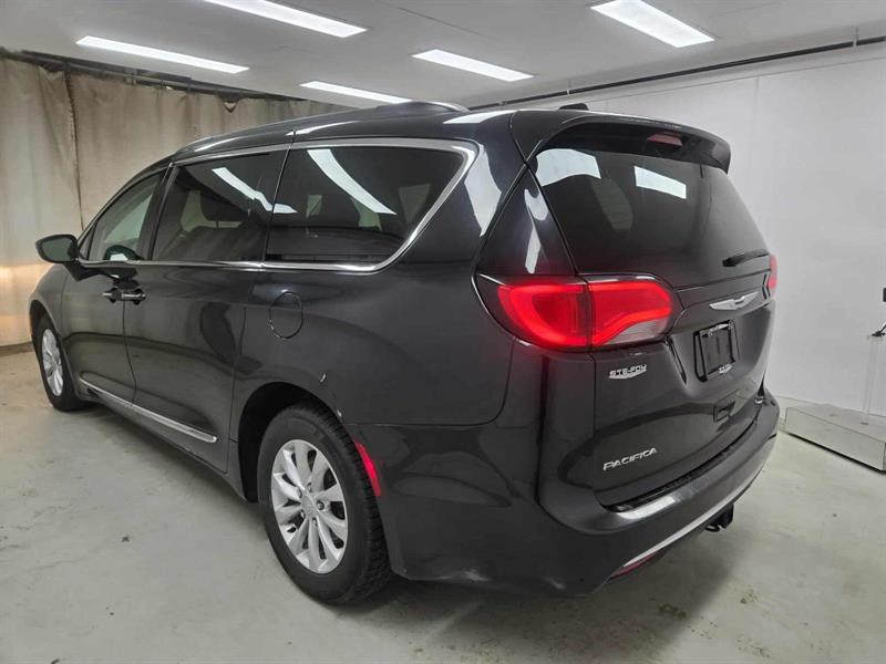 chrysler Pacifica 2017 - 4