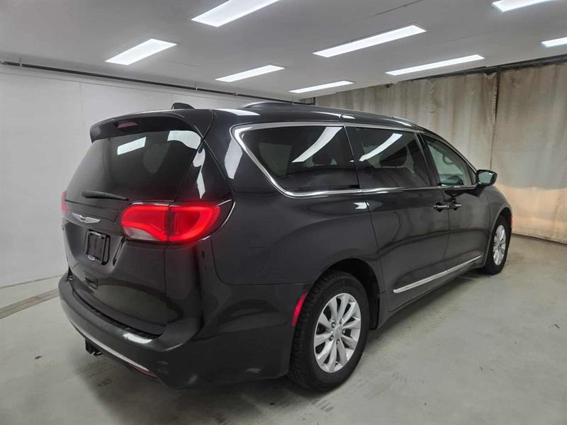 chrysler Pacifica 2017 - 6