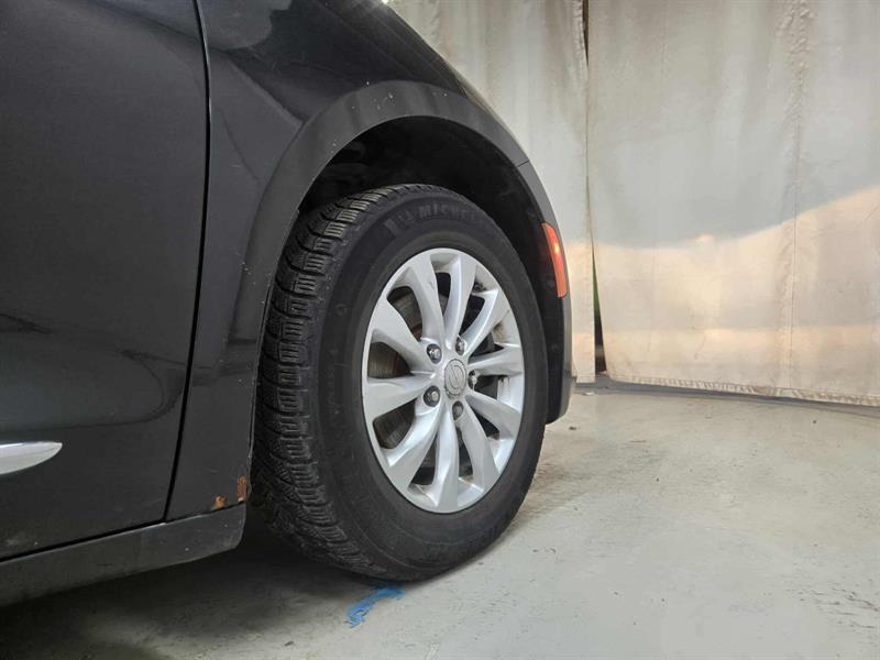 chrysler Pacifica 2017 - 9