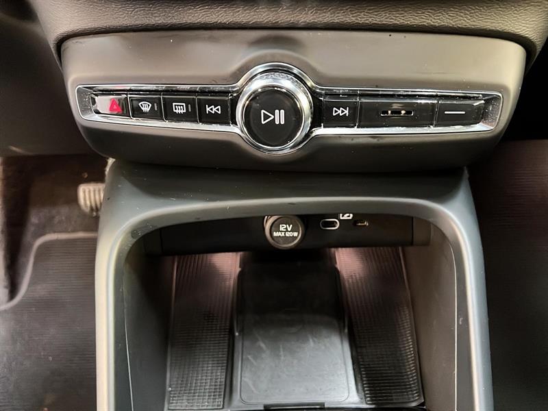 volvo XC40 2023 - 16