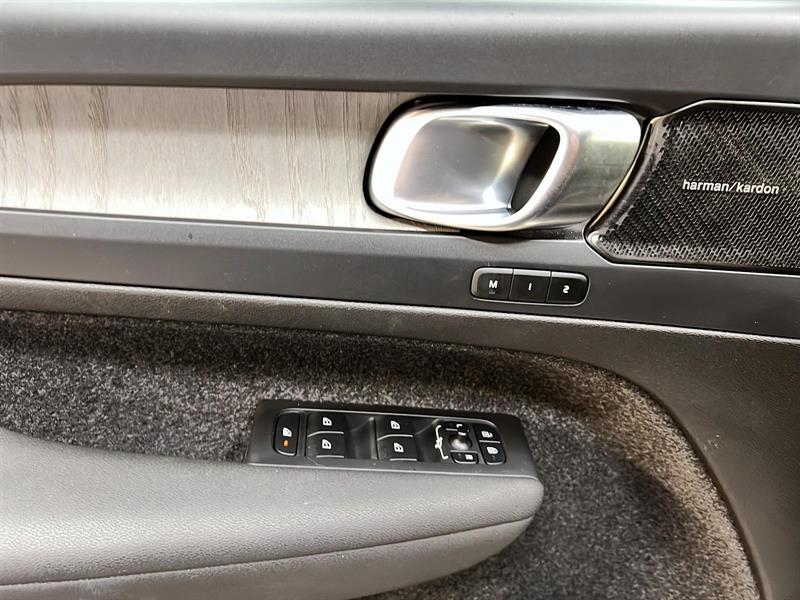 volvo XC40 2023 - 24