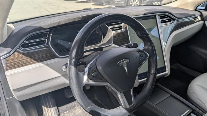 tesla Model S 2015 - 11