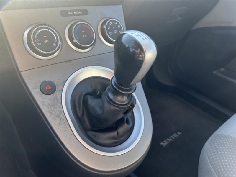 nissan Sentra 2010 - 13