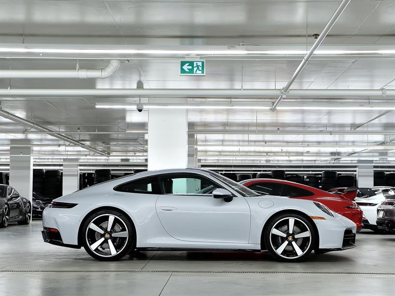 porsche 911 2025 - 2