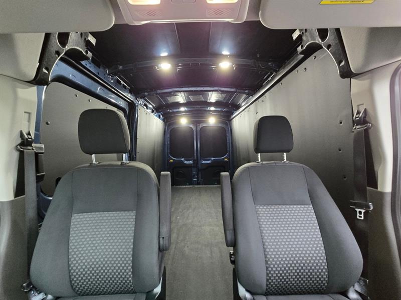 ford E-Transit Cargo Van 2023 - 25