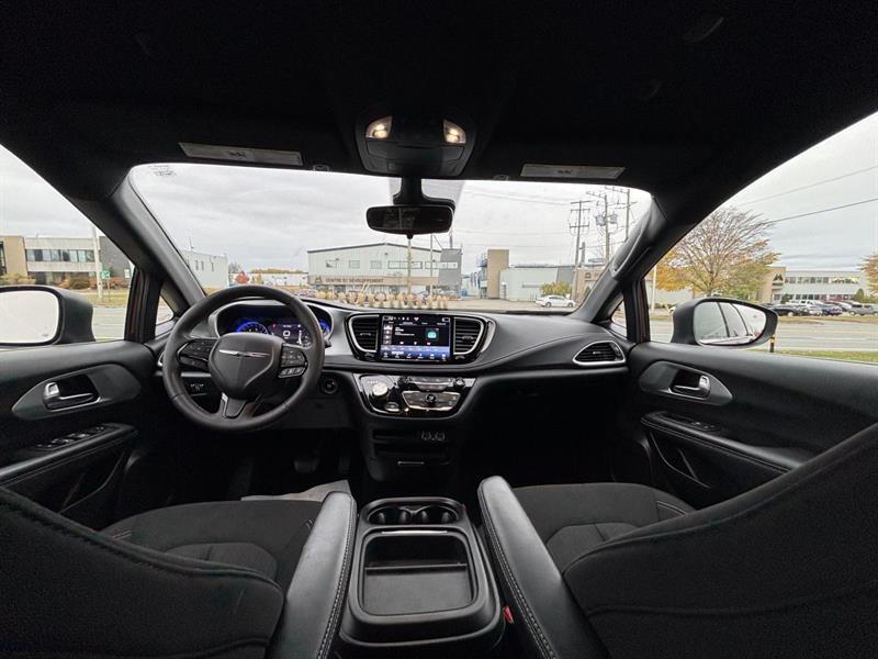 chrysler Pacifica 2023 - 17