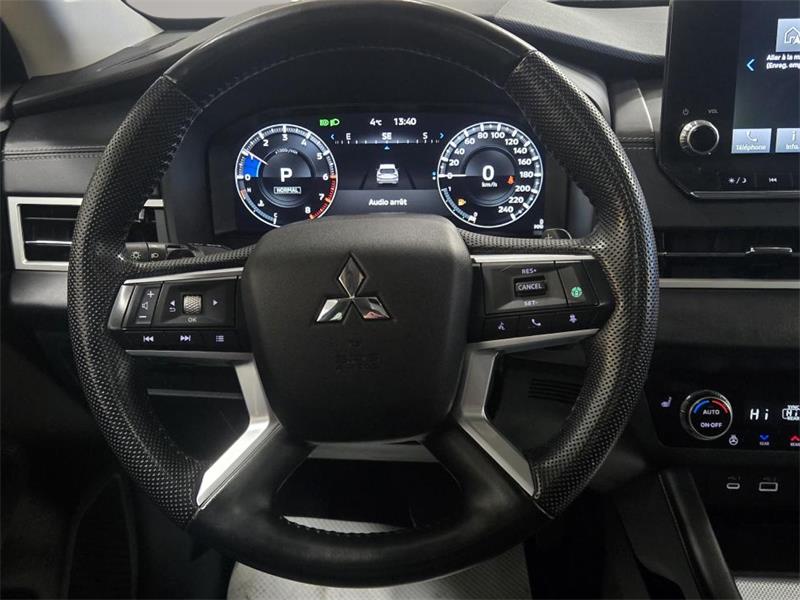 mitsubishi Outlander 2023 - 16