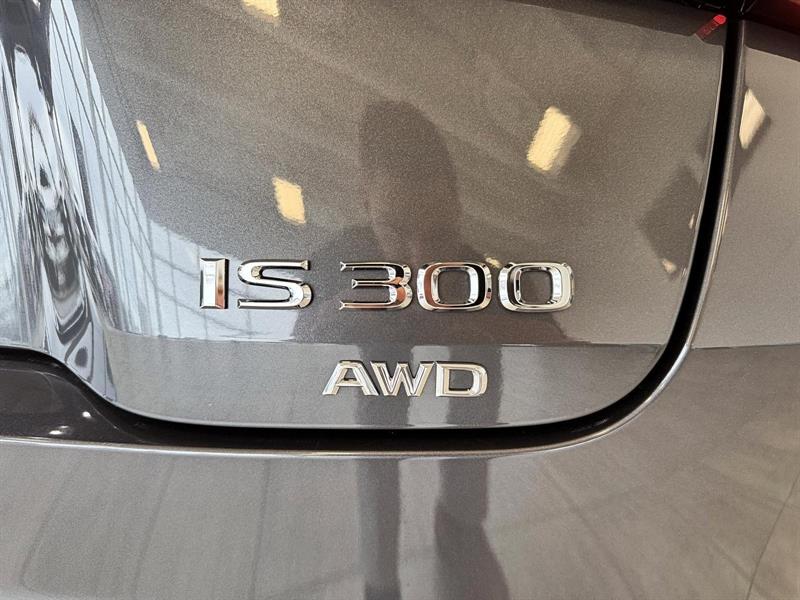 lexus IS 300 2022 - 8