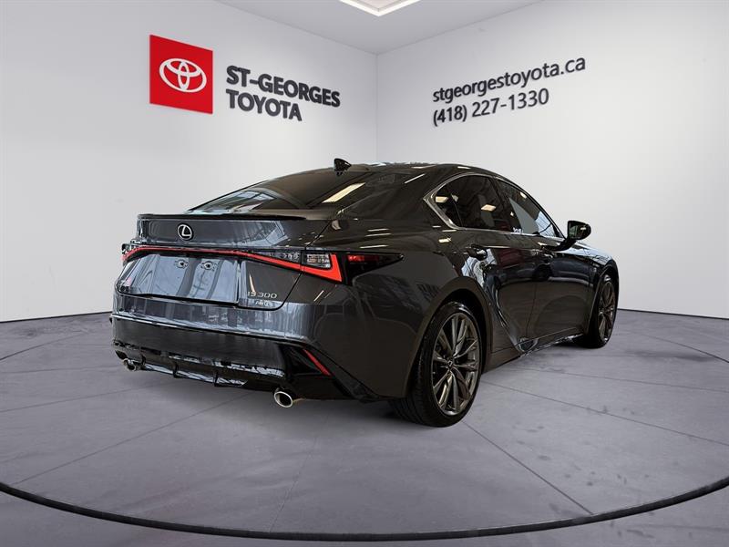 lexus IS 300 2022 - 12