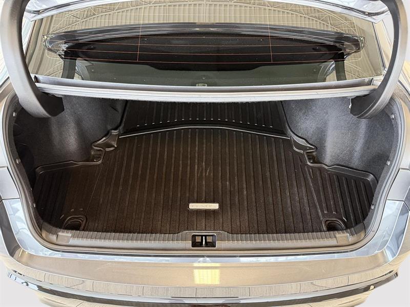 lexus IS 300 2022 - 16