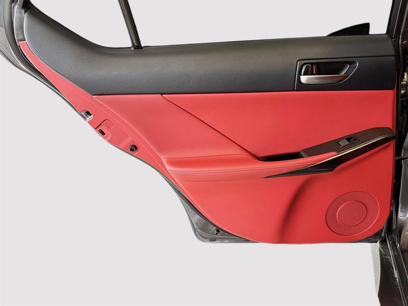 lexus IS 300 2022 - 17